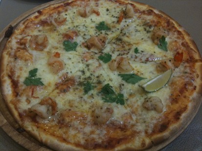 spicy prawn pizza