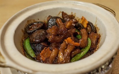 Claypot Braised Sea Cucumber, Mushroom and Pork Tendon